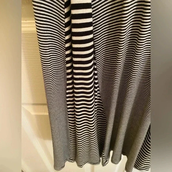 Black and white striped dress NWOT - Picture 3 of 5